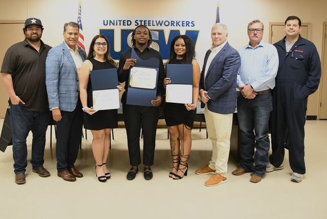 USW Local 13-2001 scholarship award recipients with Williams Hart representatives
